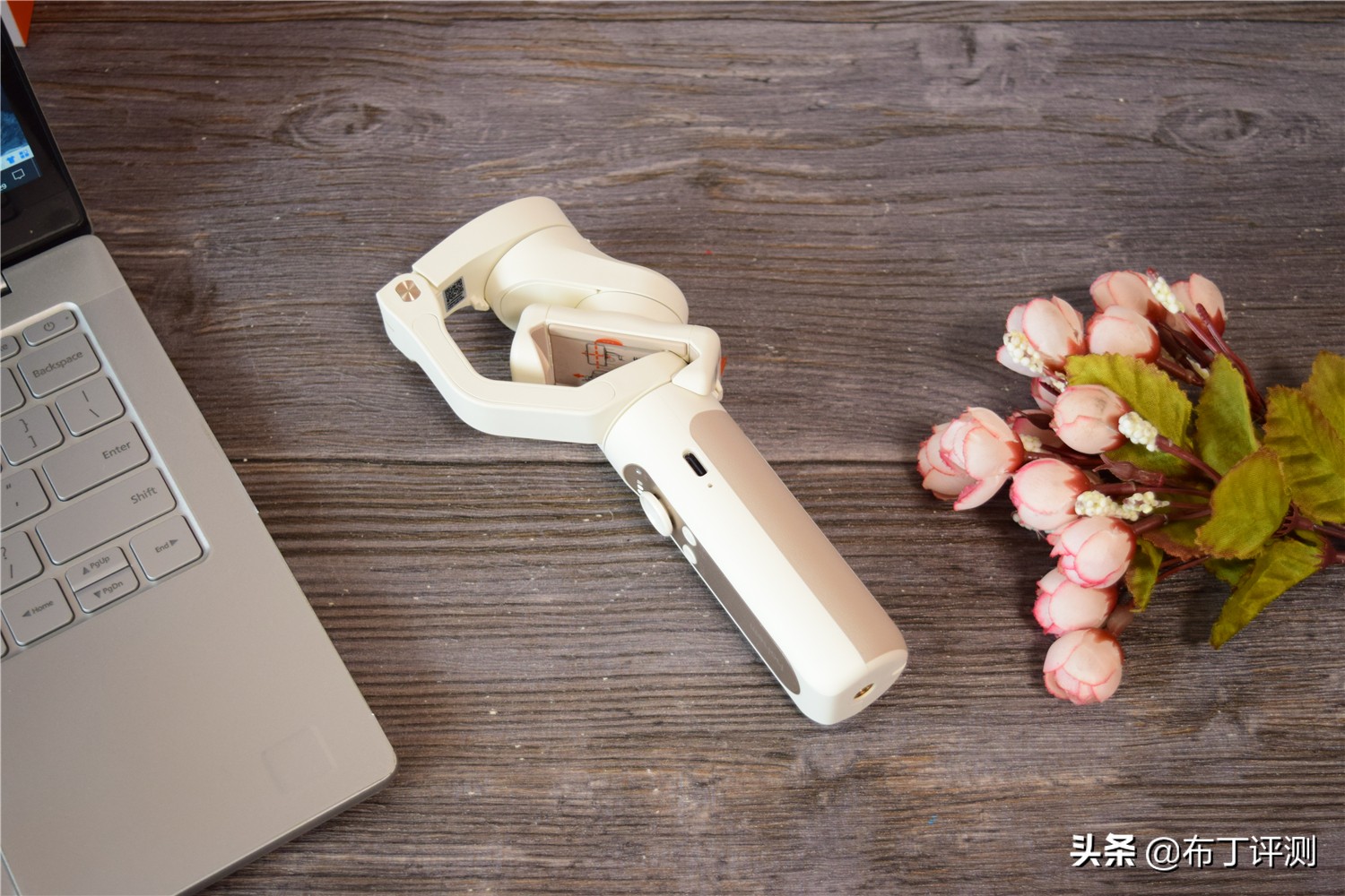 三轴防抖手机稳定器测评,浩瀚稳定器x和x2区别哪个很值得买