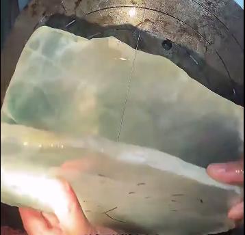 全是裂的沙枣青籽料,全是裂的珠宝