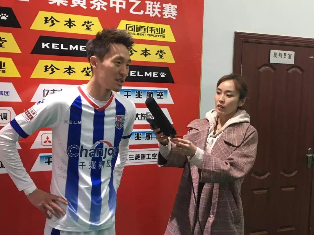 巴斯滕零角度射门根本不是零度角,巴斯滕是足球世界里的超级射手