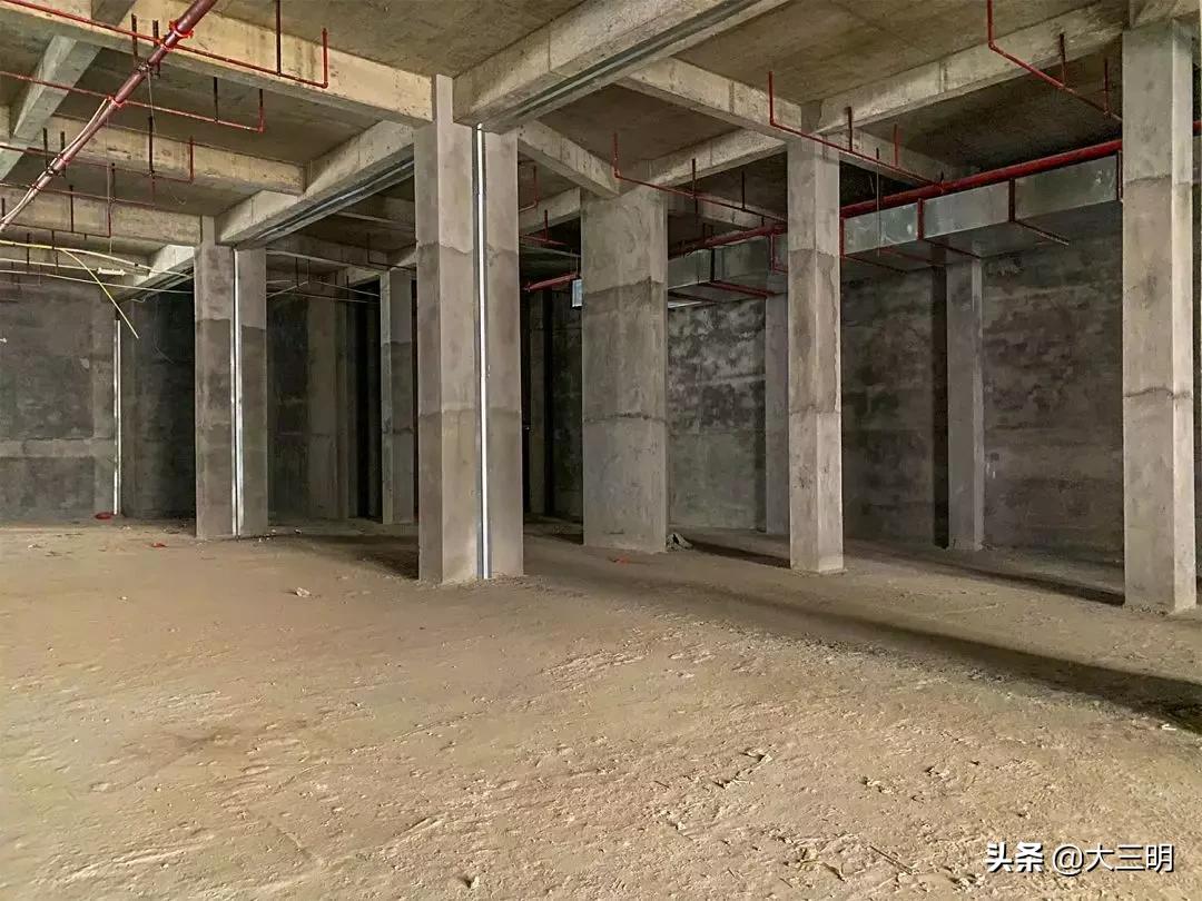 #三明生活帮#好消息！三华城一楼沿街966㎡大面积商场店面出租！约5.9m层高，前后通透！