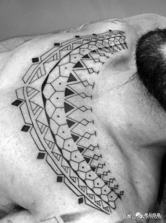 黑臂风格纹身,让人惊叹的纹身