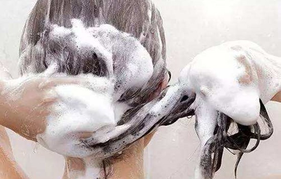 居家染发用洗发水洗吗,染发冲洗用洗发水吗