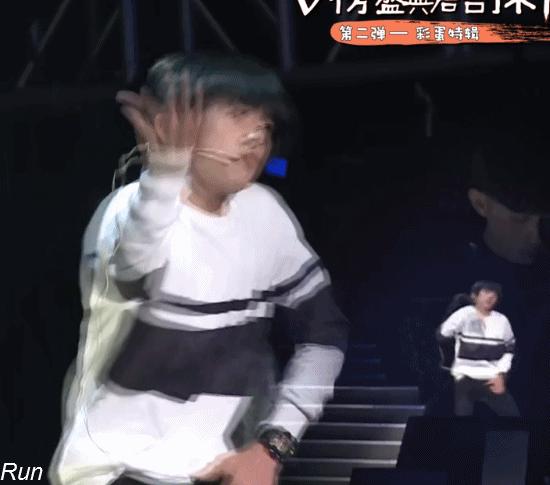 易烊千玺羞红脸,易烊千玺害羞脸红