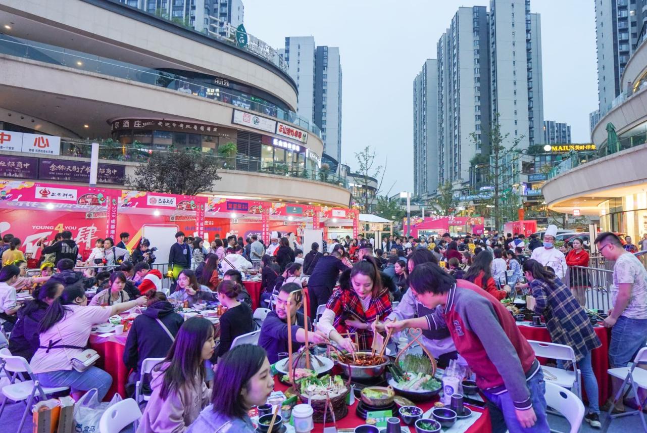 四周年销售客流双新高！FUN肆为你金楠天街脚步更“轻”