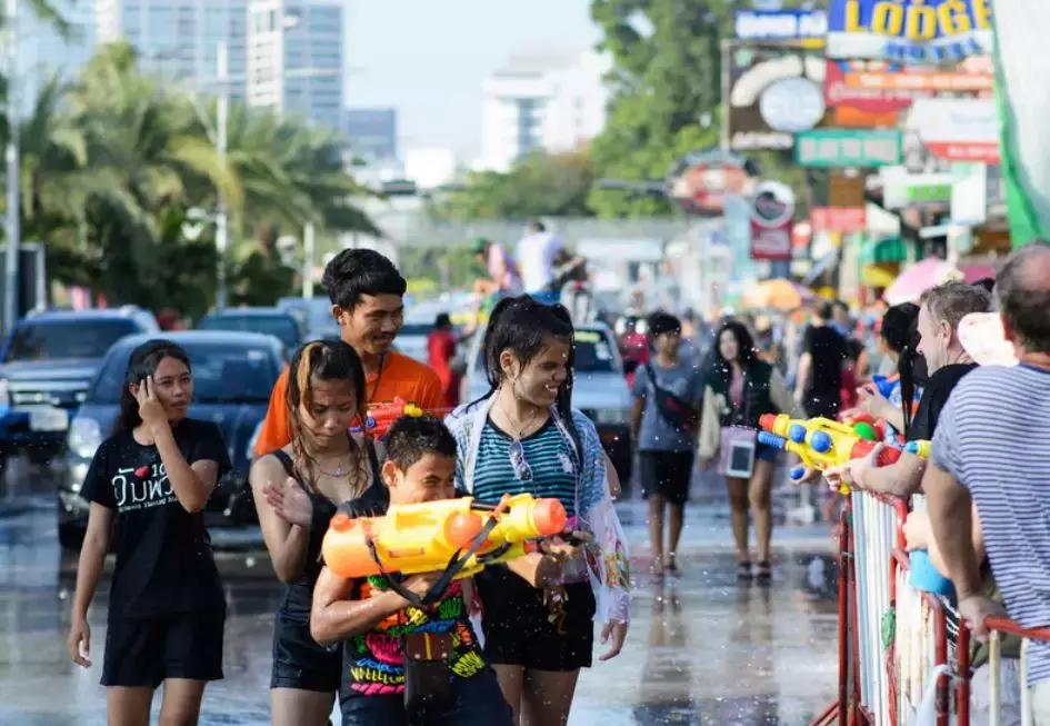 泰国泼水节天团,泰国超燃泼水节