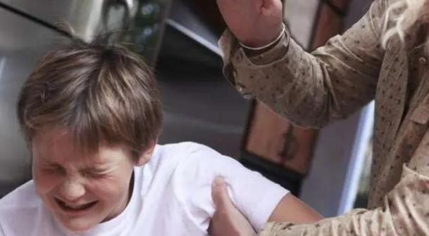 孩子青春期任性怎么办？父母可用“鱼缸法则”，让孩子更懂事