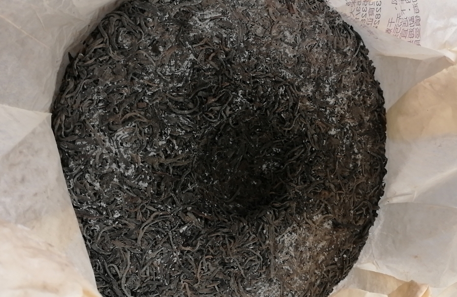 普洱茶发霉和白霜的区别,普洱茶霉变和白霜区别