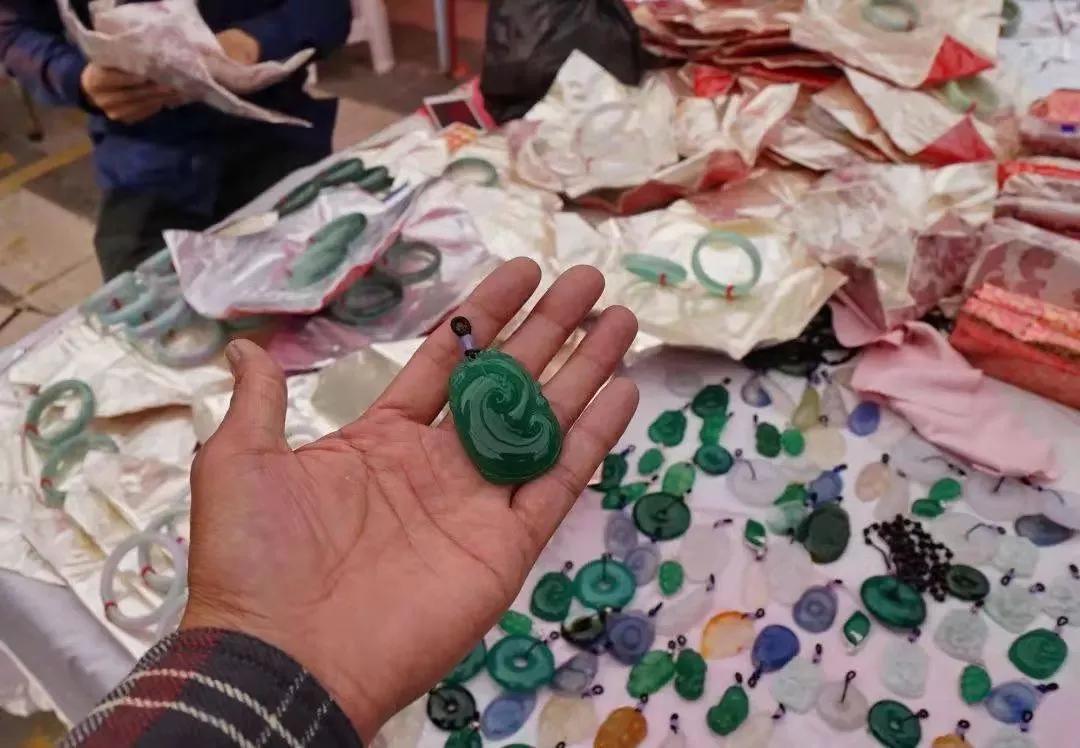 和田玉烟袋锅多少钱,和田玉清代烟锅的价格