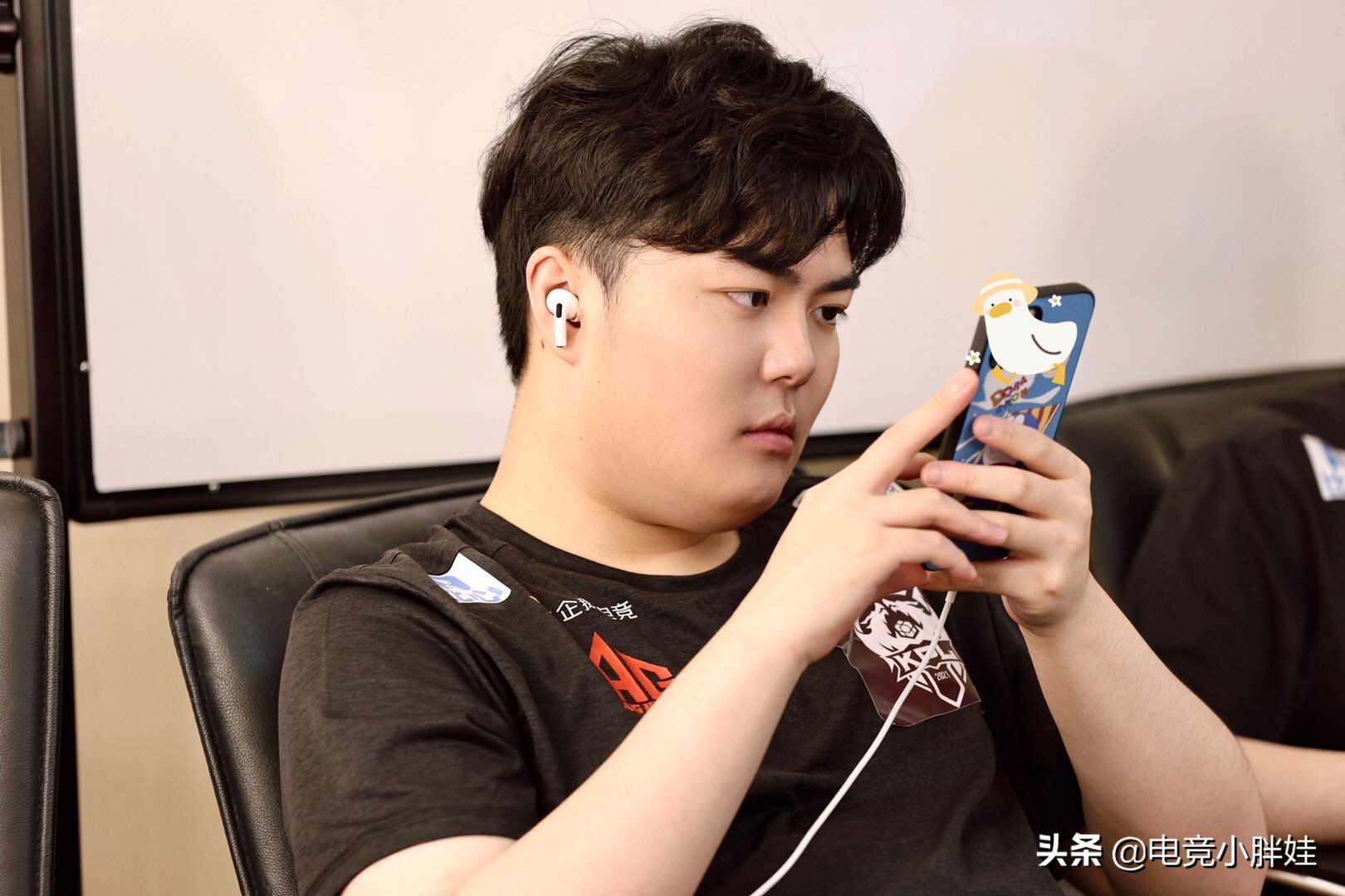 AG久诚被下放到二队，笑影重回首发，网友：笑影故意卖惨效果真好