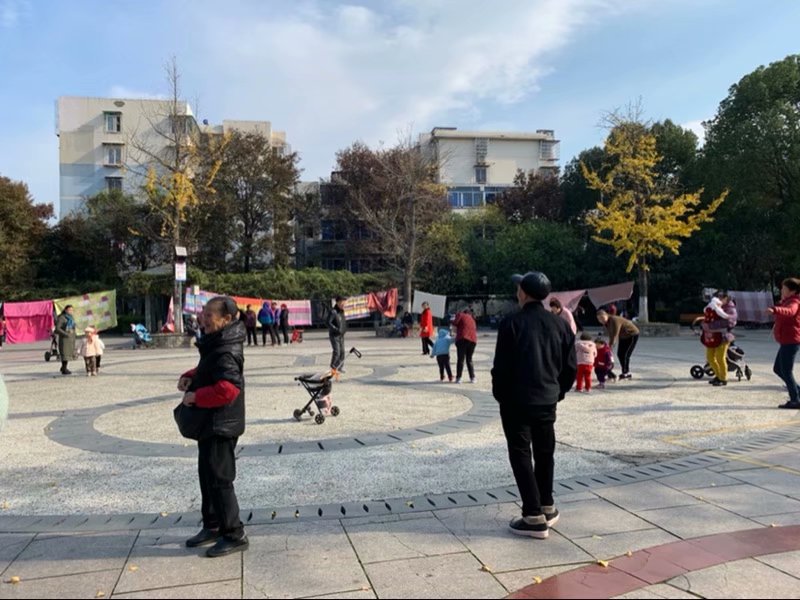 吃完饭散步满头大汗文案,早上散步满头大汗句子发朋友圈