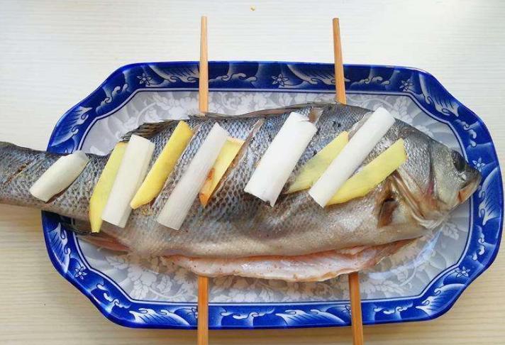清蒸鱼正确方法窍门,做清蒸鱼的正确方法