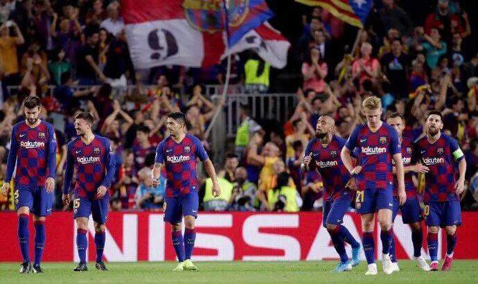 梅西眼里满是留恋,梅西错失单刀望眼欲穿的眼神