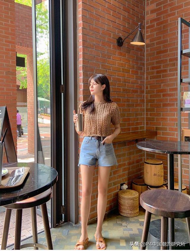 牛仔短裤怎么穿才好看,牛仔短裤就要穿这样的舒适又显瘦