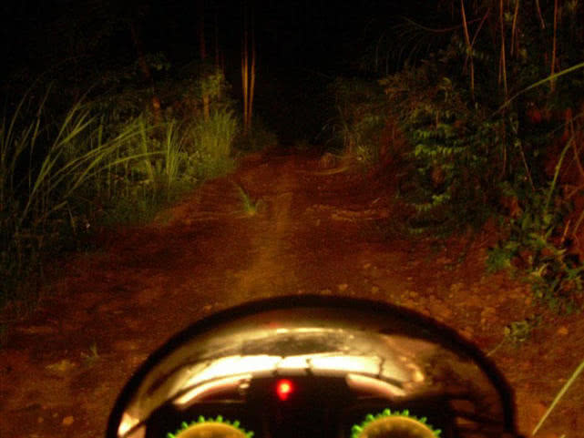 一个骑摩托车的钓鱼人，还真不是为了钓鱼