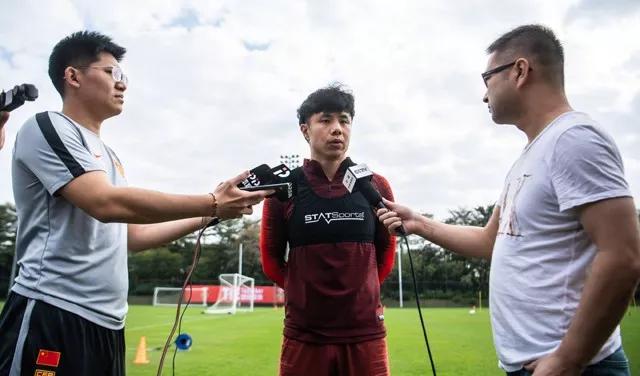 国足正式开练，李铁一举动超级圈粉，里皮永远都不可能做到