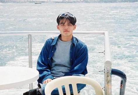 侯佩岑的所有恋情,侯佩岑的妈妈和她老公十指紧扣