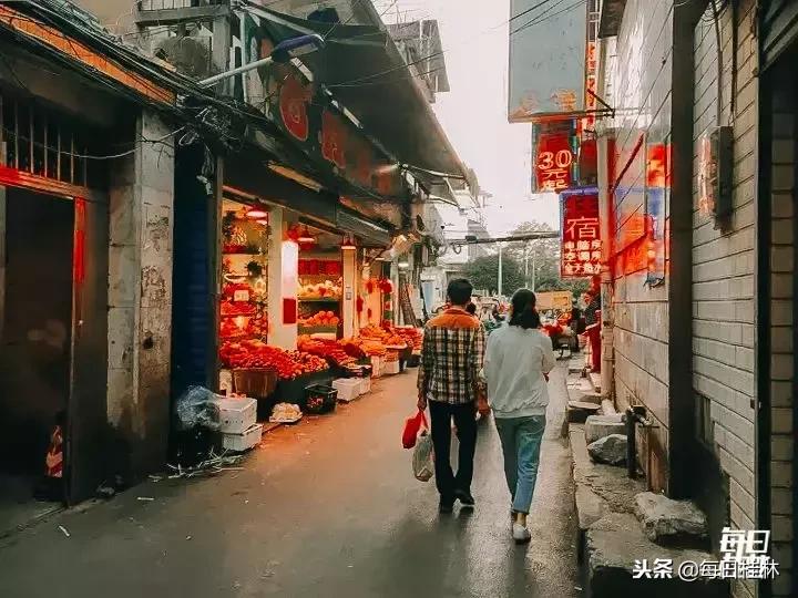 月薪4000月供2000房贷压力大吗,月薪1万还3000车贷压力大吗