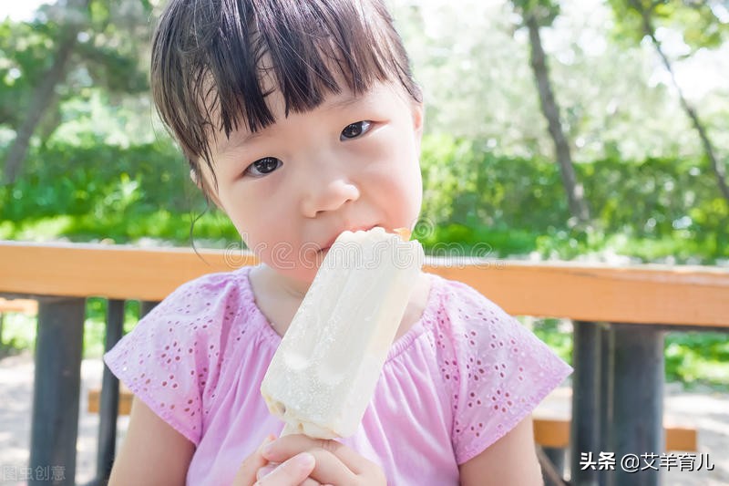 吃完冰棒喝西瓜冰，孩子进了医院：三伏天孩子怎么吃才不生病？