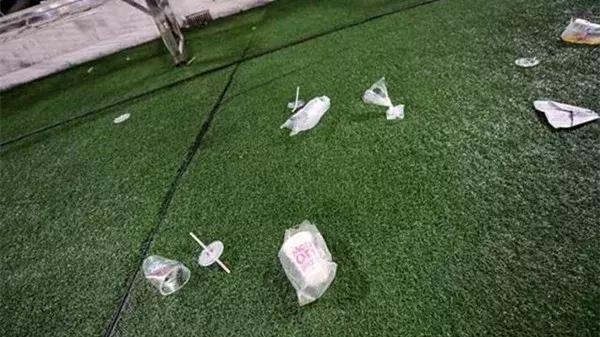 太有水瓶！天王山大战之夜，国安球迷“荣登”热搜....