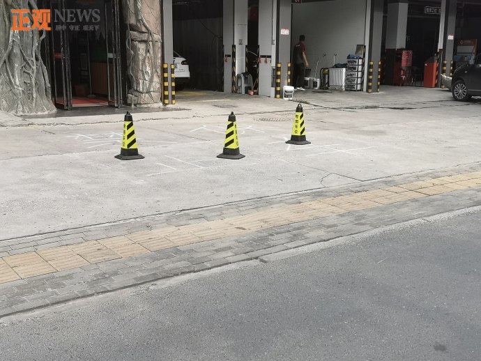 商家私设反光锥这事儿该由谁解决?