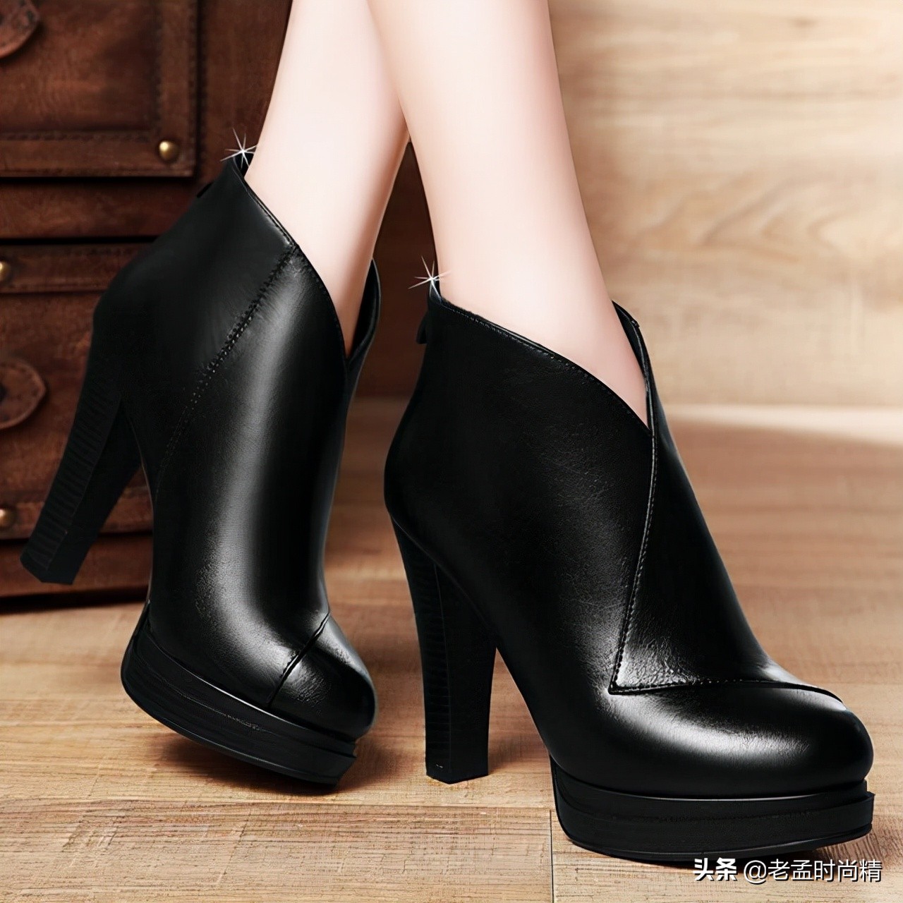 100双不同款式的黑色高跟鞋,一双时髦的黑色高跟鞋