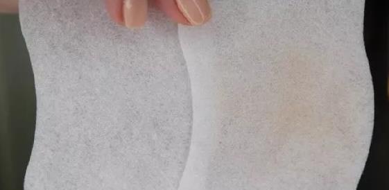 一不小心粉底蹭男友衣服上了，超尴尬！如何防止粉底被蹭？快进！