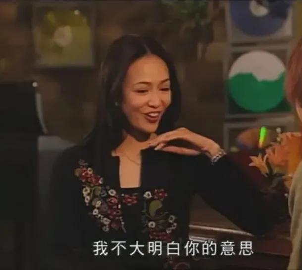 还记得2000年拿下黄子华的中环女律师MissMo穿过什么吗？