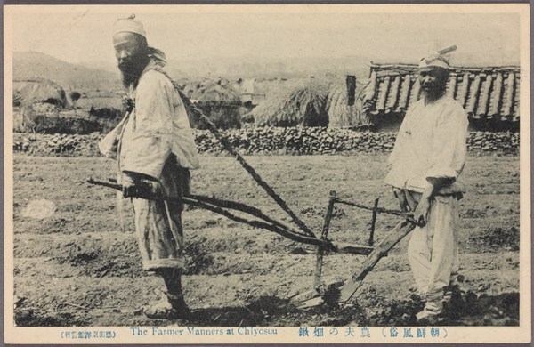 日本统治下的朝鲜老照片：百姓面无喜色，妇女露乳装被取消