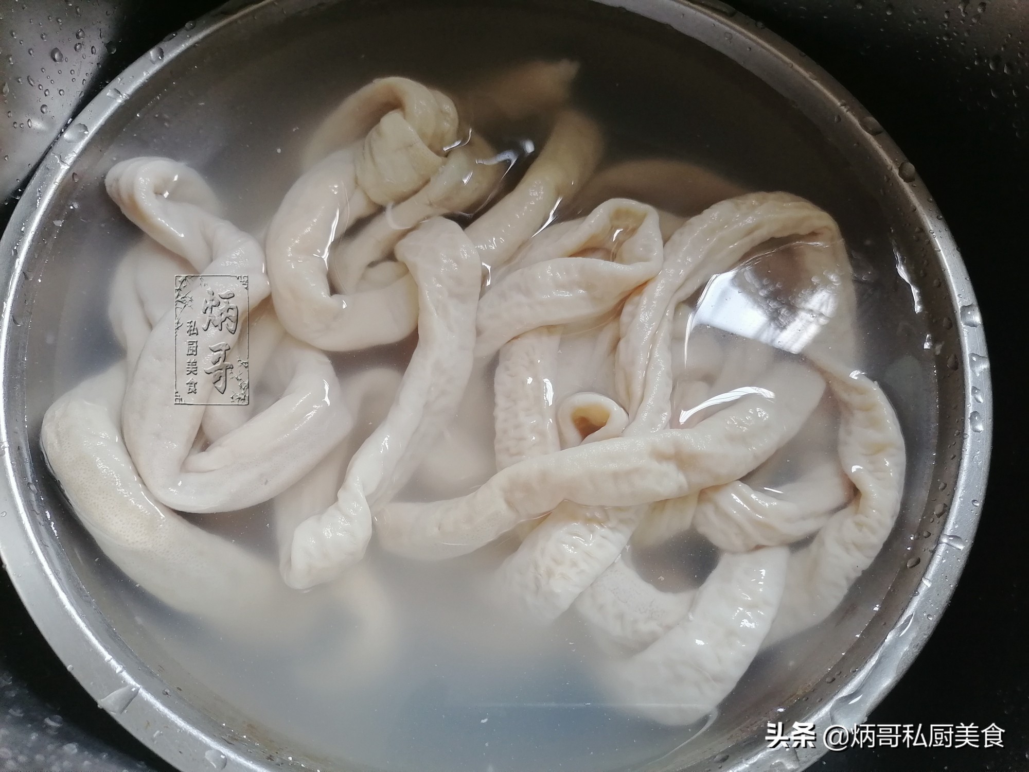 猪小肠为什么发苦怎样去除苦味,洗小肠用面粉还是淀粉