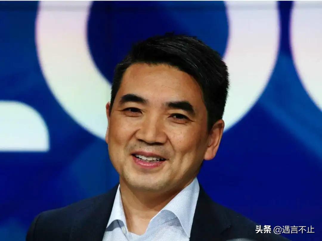 41岁创业百亿富翁，不通英文，8次拒签，他才是真正的华人之光