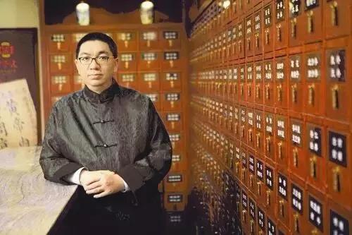 负债48亿想自杀，员工卖房帮他还债，8年后狂赚120亿，不死终会出头