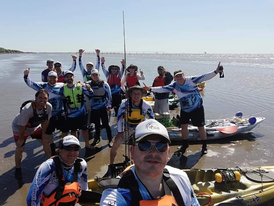 这才是最真实的国外钓鱼人,别崇洋媚外了,原来我们都被骗了