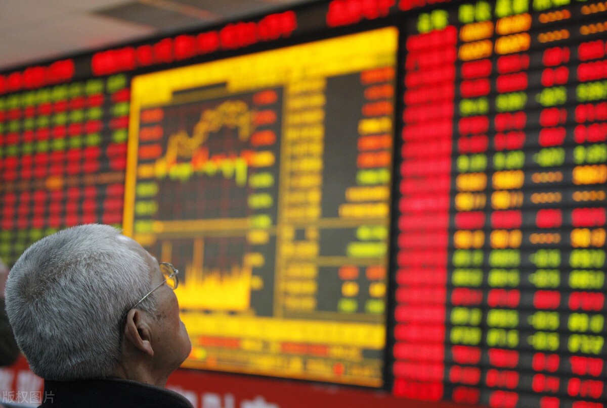 现在买入银行股能赶上分红吗,买入银行股100万可以分红多久