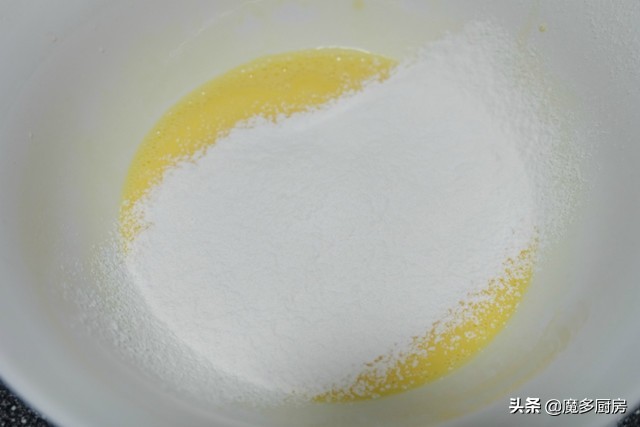 2个鸡蛋无油纸杯蛋糕做法,2个鸡蛋蛋糕的简单做法教程