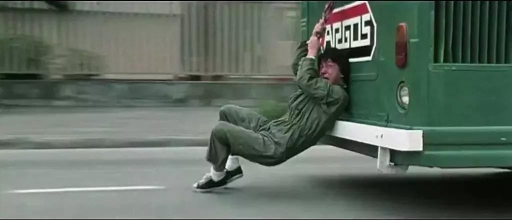 成龙差点丧命的电影镜头,拍电影险些丧命