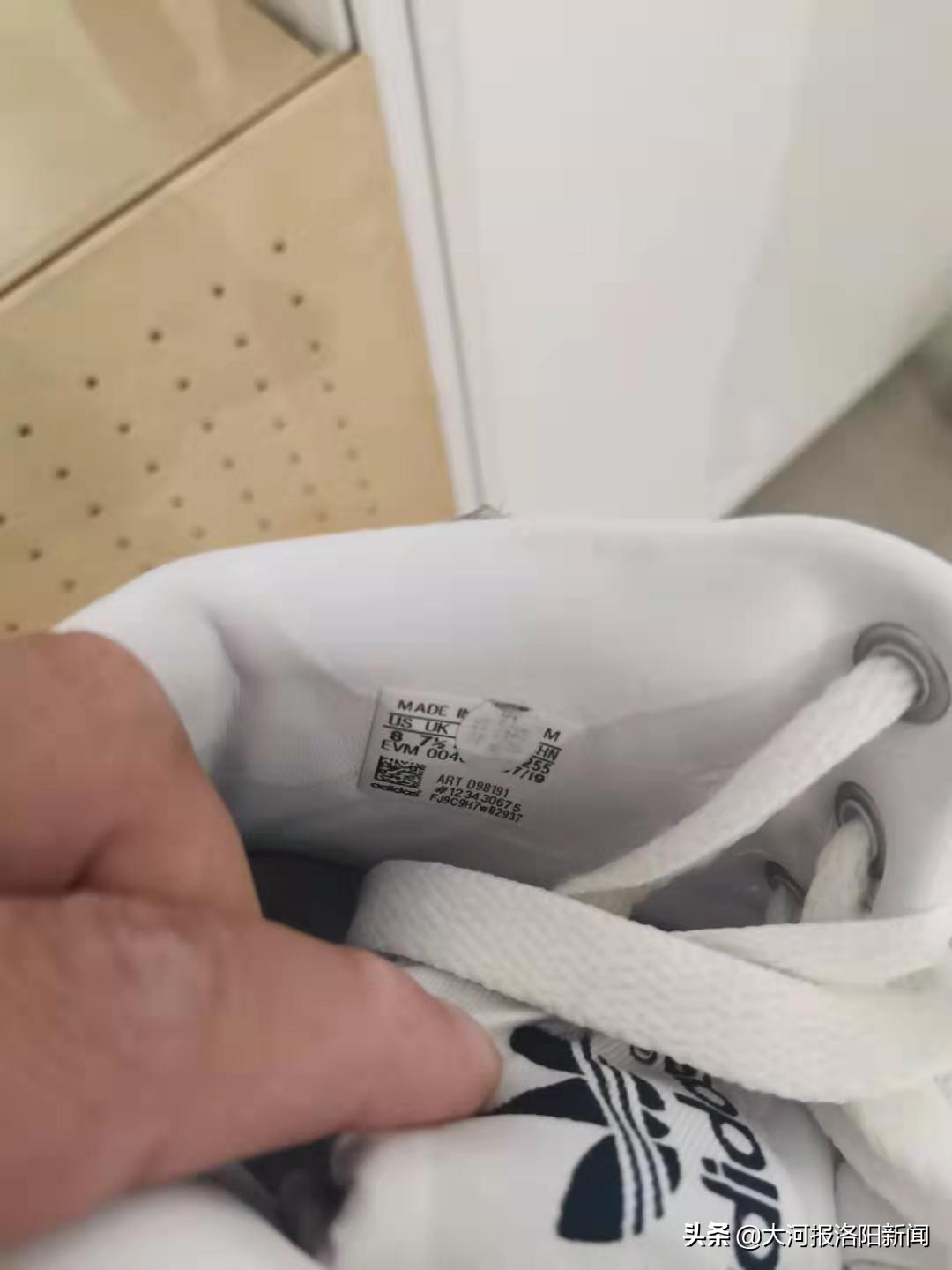 男子买阿迪达斯一夜之间变上万,男子买阿迪达斯