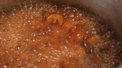 只此一家的牛腩串串火锅C位出道，19块9请你放肆开涮