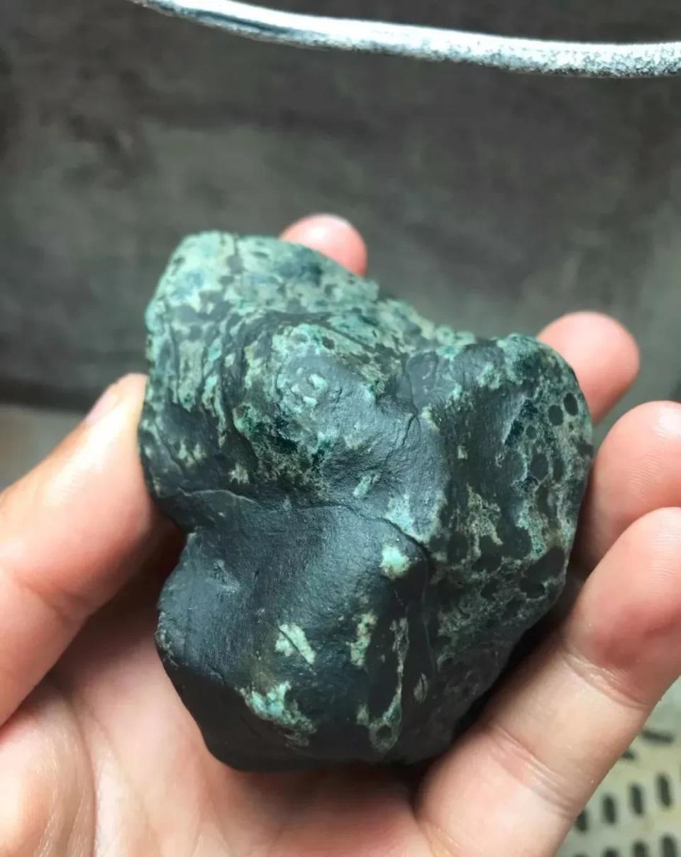 捡漏翡翠原石,南齐晴底翡翠原石