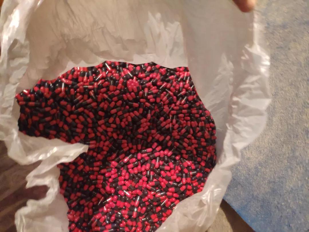 警惕！含禁用成分的廉价胶囊被包装成保健品售卖，服用有致命风险