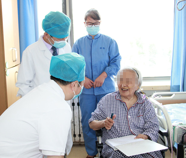 代忠主任:“乳腺癌化疗要保质保量,我们看的不光是疾病,更关注的是患病的人”