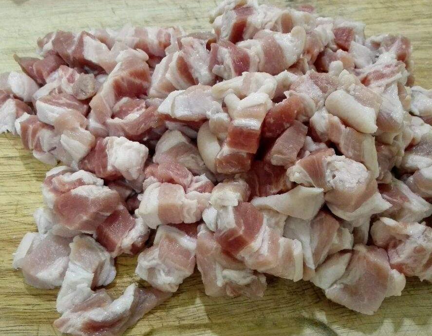 红烧肉的冰糖能用白糖代替么,红烧肉应该放桂皮还是八角