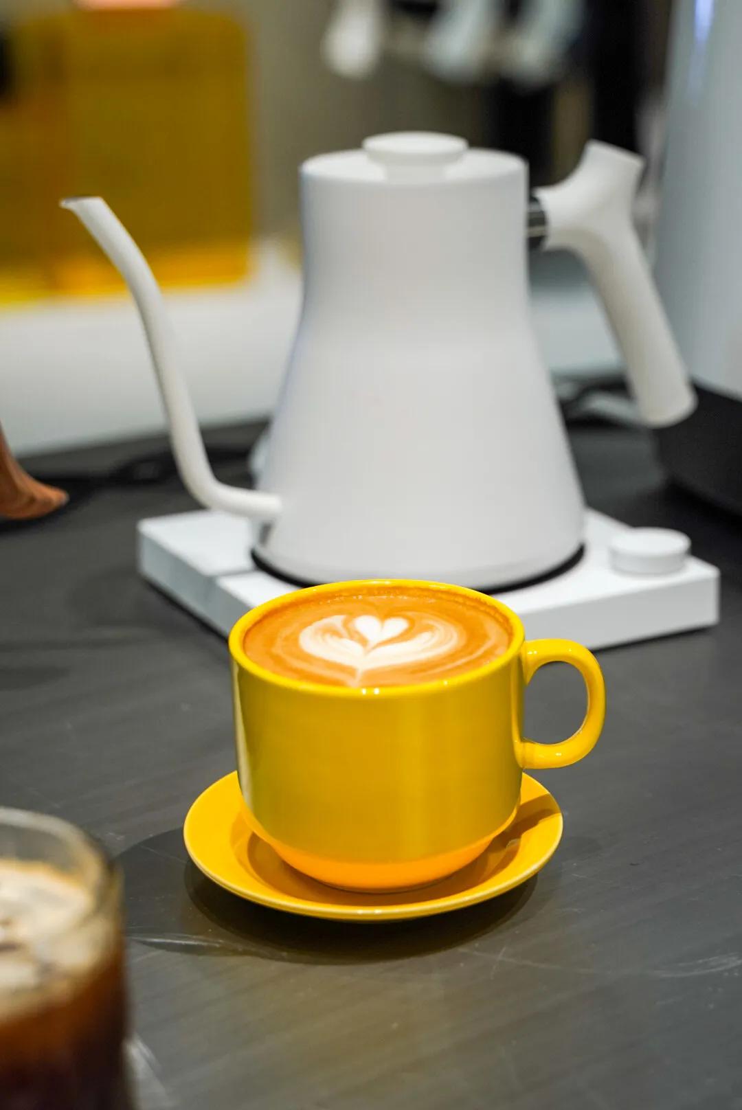 乌鲁木齐买手店有多酷？潮流搭配师坐镇，内藏咖啡吧，一秒出片