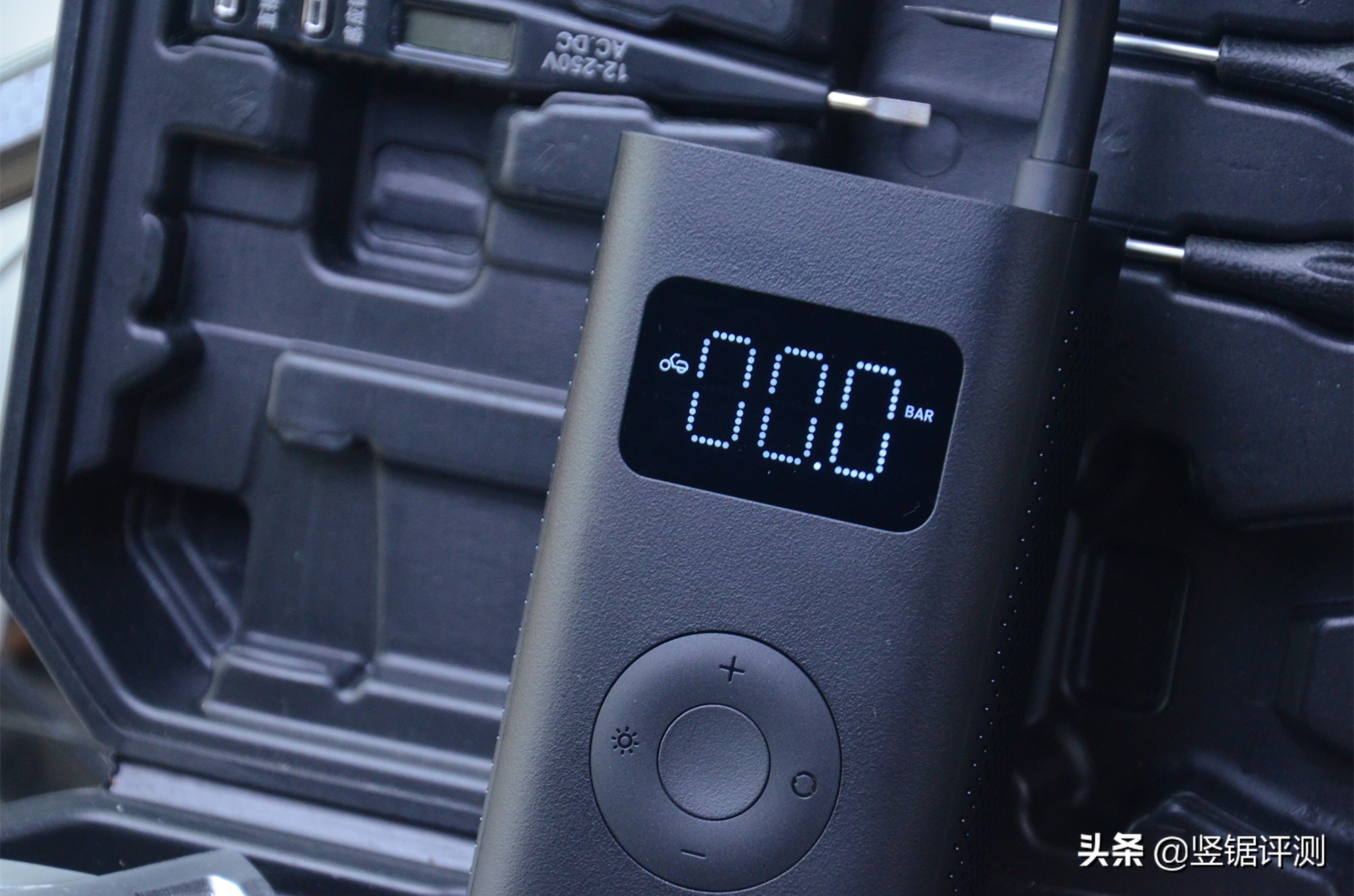 可以去修理厂给车胎充气么,去汽修店给轮胎打气多少钱