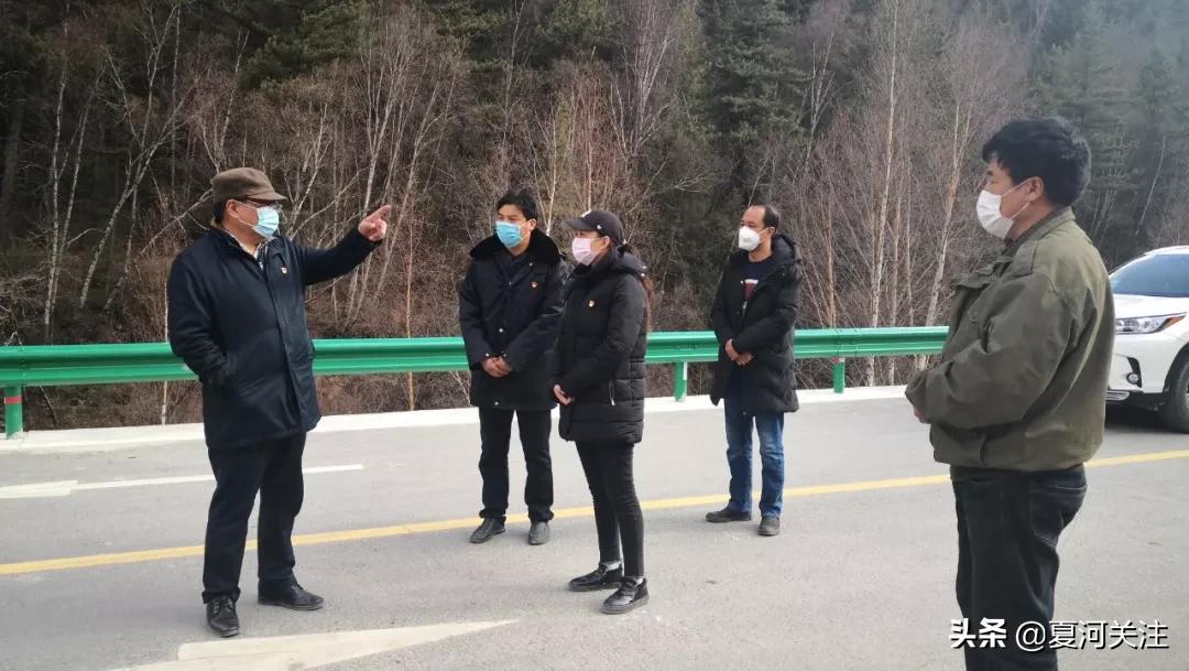 仁青东珠深入各网格和益哇沟口、达拉甘沟卡点督查指导疫情防控工作时强调：疫情防控不松手春耕生产不误农