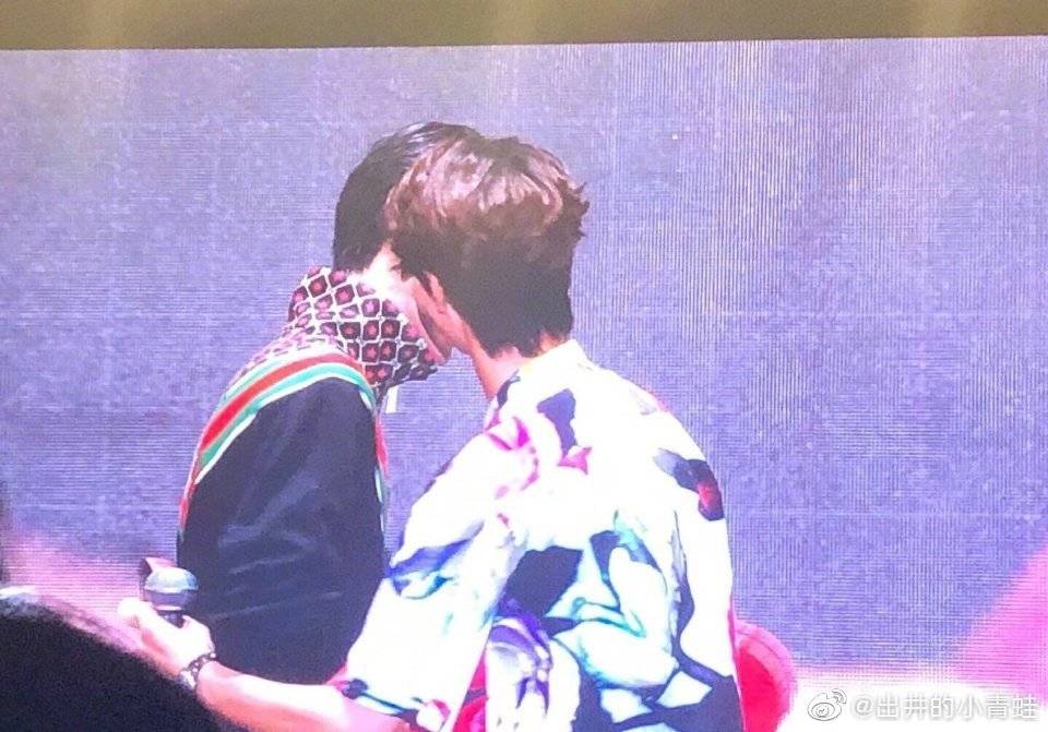 肖战王一博最近一次同台图片,肖战王一博错位时空