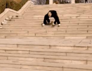 社会丨撞树、火烧、上吊…我国中老年硬核养生法，究竟有多野？