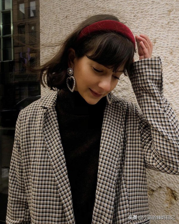 这个春天必学的气质发型,简单又时尚的发带造型