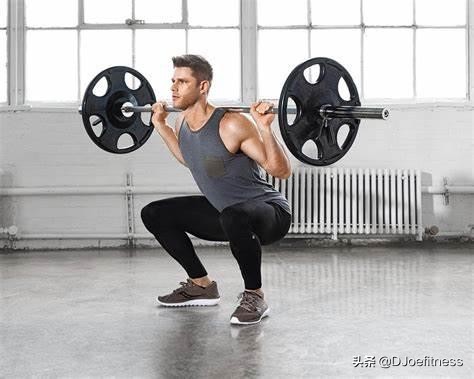 深蹲训练时腰疼的原因和改善方案,深蹲训练伤腰吗