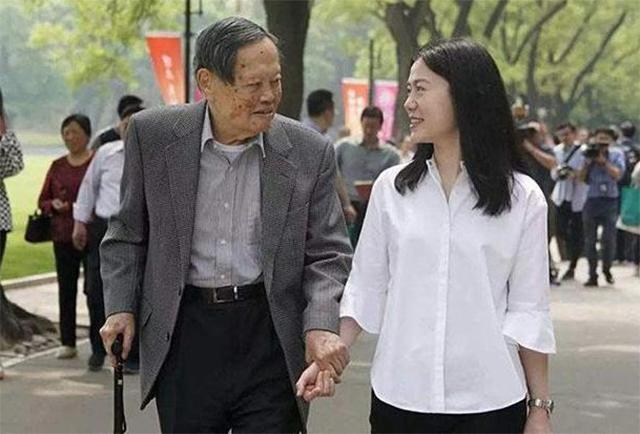 翁帆父亲的婚姻简介,翁帆父亲如何评价女儿婚姻