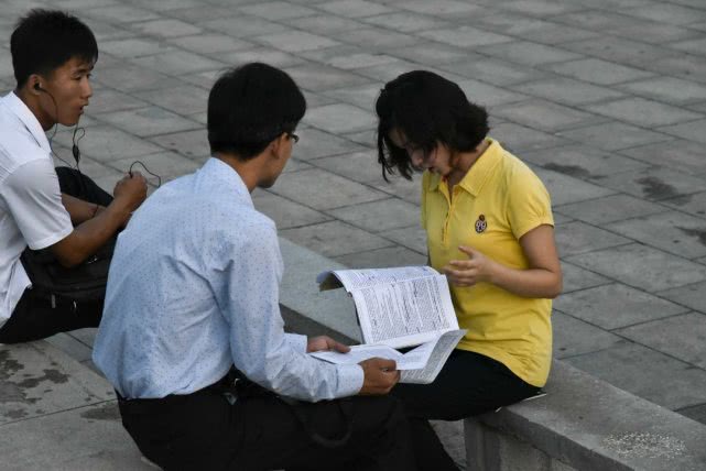 朝鲜上大学的人不多，但识字率非常高